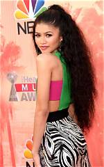2015 iHeartRadio Music Awards Style: Best Hair & Makeup on the Red Carpet