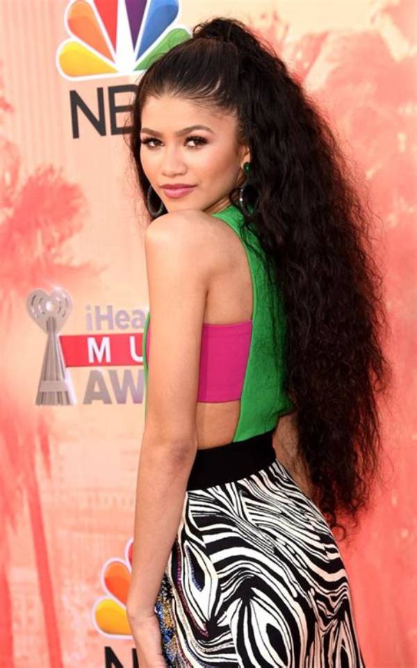 2015 iHeartRadio Music Awards Style: Best Hair & Makeup on the Red Carpet