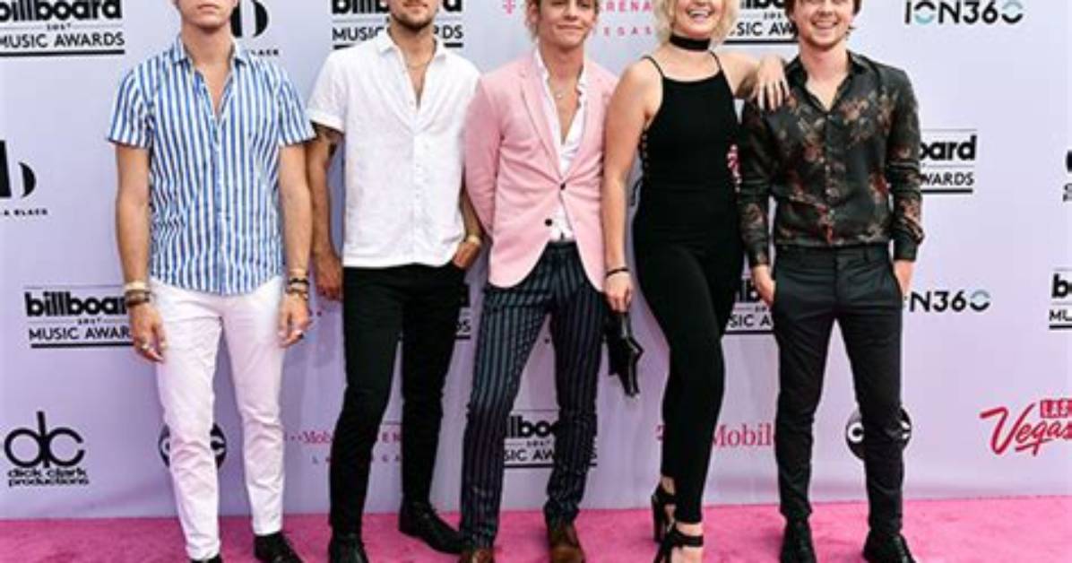 2017 Bbma Cutest Couples — Miley Cyrus with Liam Hemsworth & More