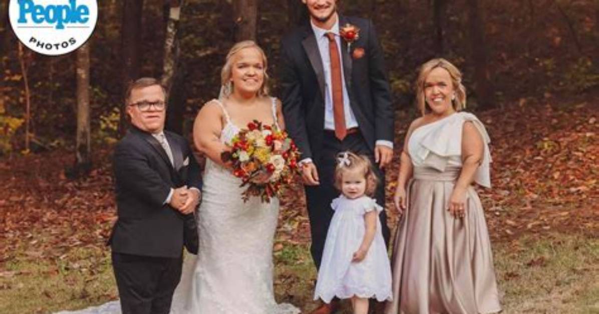 7 Little Johnston's Liz and Brice Welcome a Little Person Baby!
