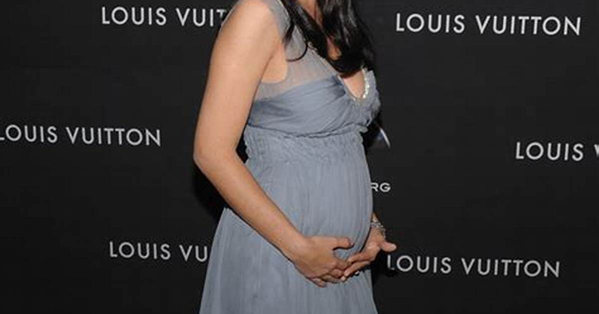 8 Sexy Pregnant Models — Who's the Hottest Mama?