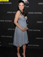 8 Sexy Pregnant Models — Who's the Hottest Mama?