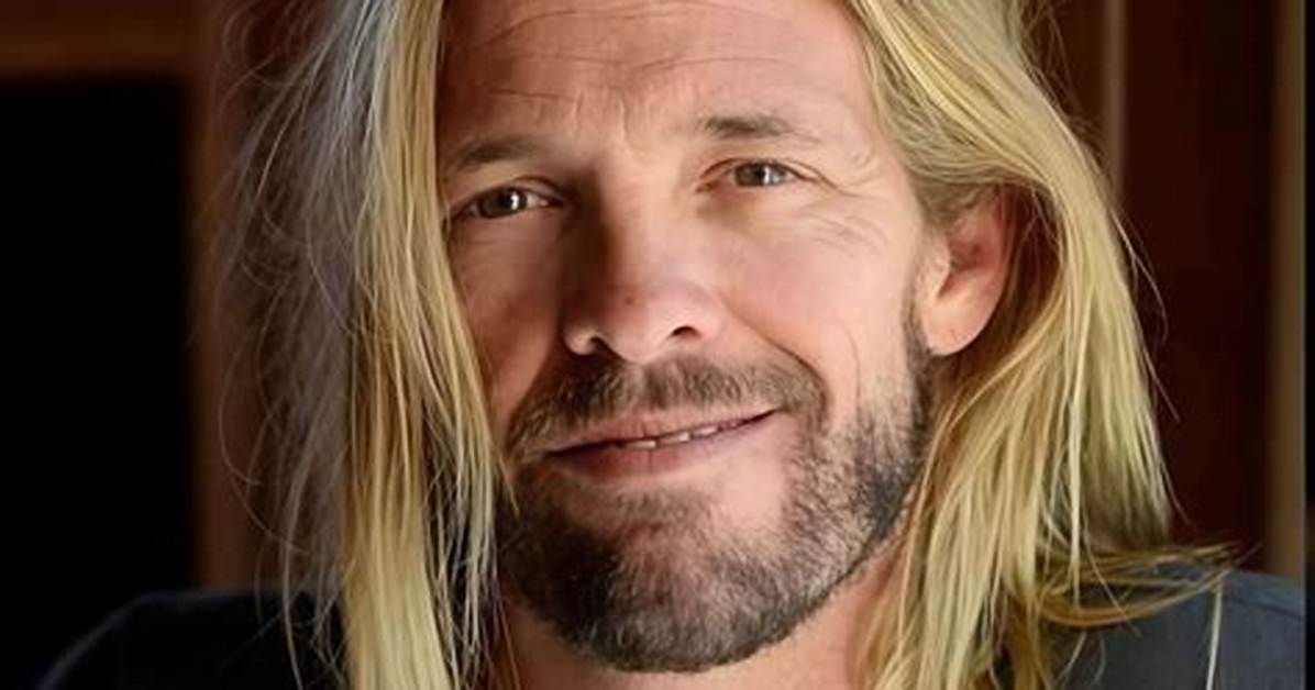 A Visit to Taylor Hawkins' Grave | Remembering a Rock Legend
