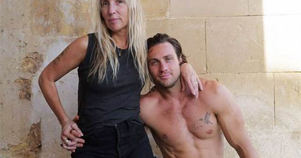 Aaron Taylor-Johnson Poses Shirtless with Wife Sam Taylor-Johnson – Hollywood Life