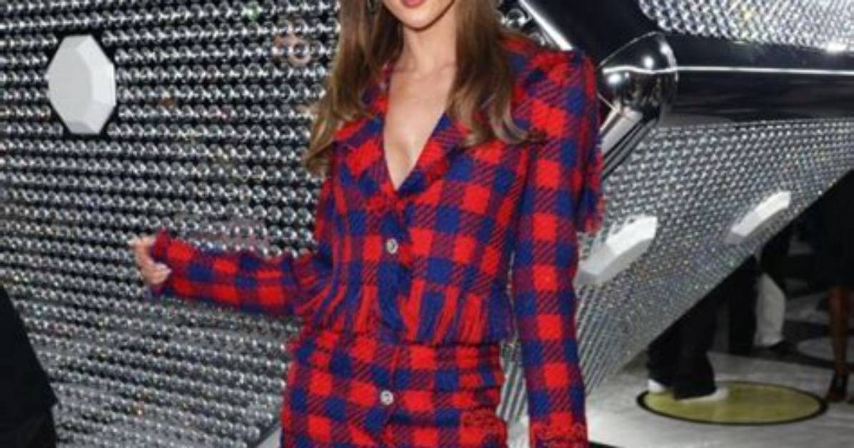Alessandra Ambrosio Sizzles in Red White & Blue Bikini: Photos – Hollywood Life