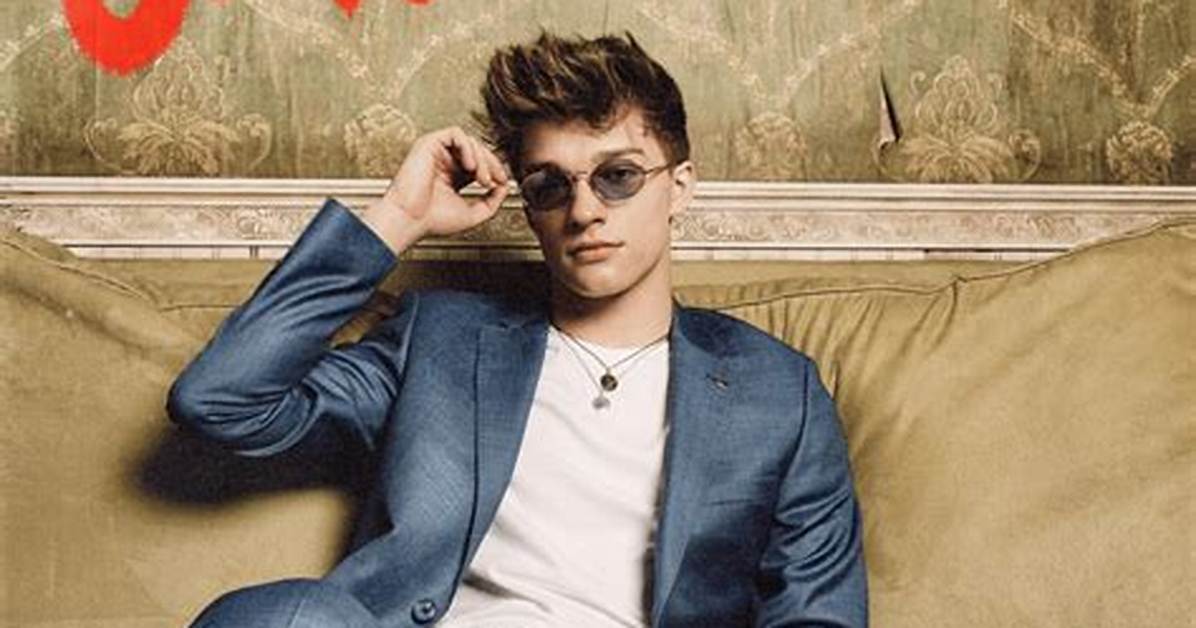 Alex Sampson Wants You to ‘Cannonball’ into Self-Love in New Video – Hollywood Life