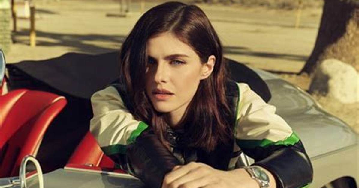 Alexandra Daddario Shows off Flawless Butt on the Set of ‘Baywatch’