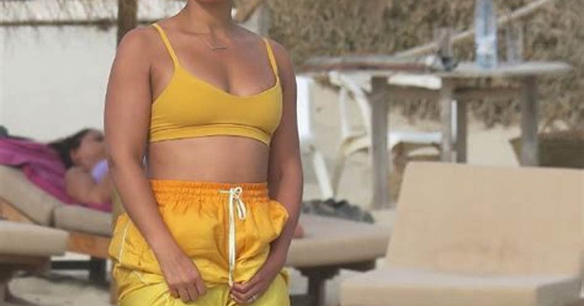 Alicia Keys Rocks Yellow Bikini in Spain with Family – Hollywood Life
