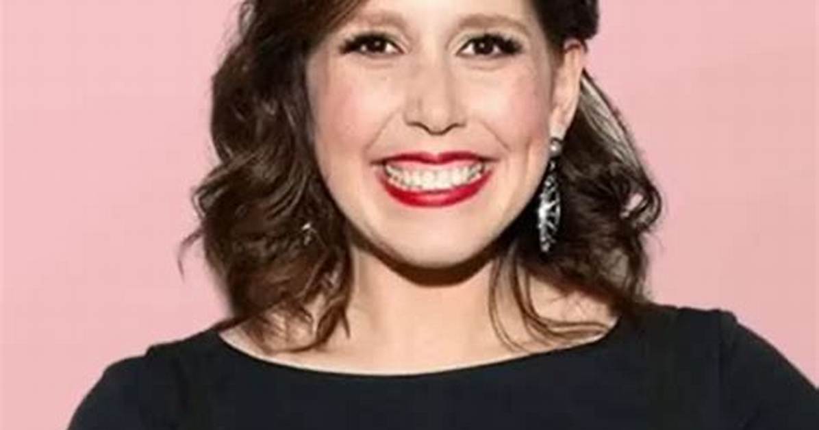 All About Vanessa Bayer I Age, Net Worth, Relationship, Career