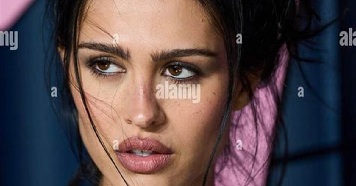 Amelia Hamlin, 20, Poses on a Bed in Black Lingerie Set Amid Hamptons Getaway with Scott Disick — Photo