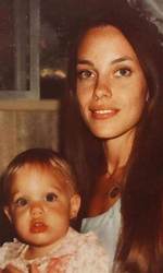 Angelina Jolie’s Mom Let Her Live with Her Boyfriend When She Was Just 14! – Hollywood Life