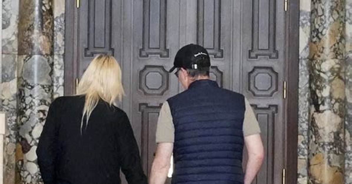 Anna Faris Confirms She’s Married, Eloped with Michael Barrett – Hollywood Life