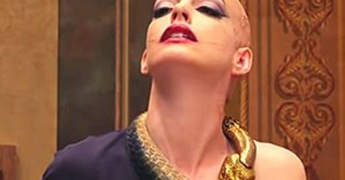 Anne Hathaway Goes Bald in the Spooky 1St Look – Hollywood Life