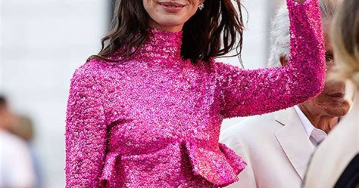 Anne Hathaway Rocks Sequined Pink Mini Dress at Valentino Fashion Show – Hollywood Life