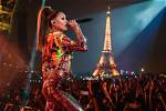 Ariana Grande’s Paris Concert — Pics