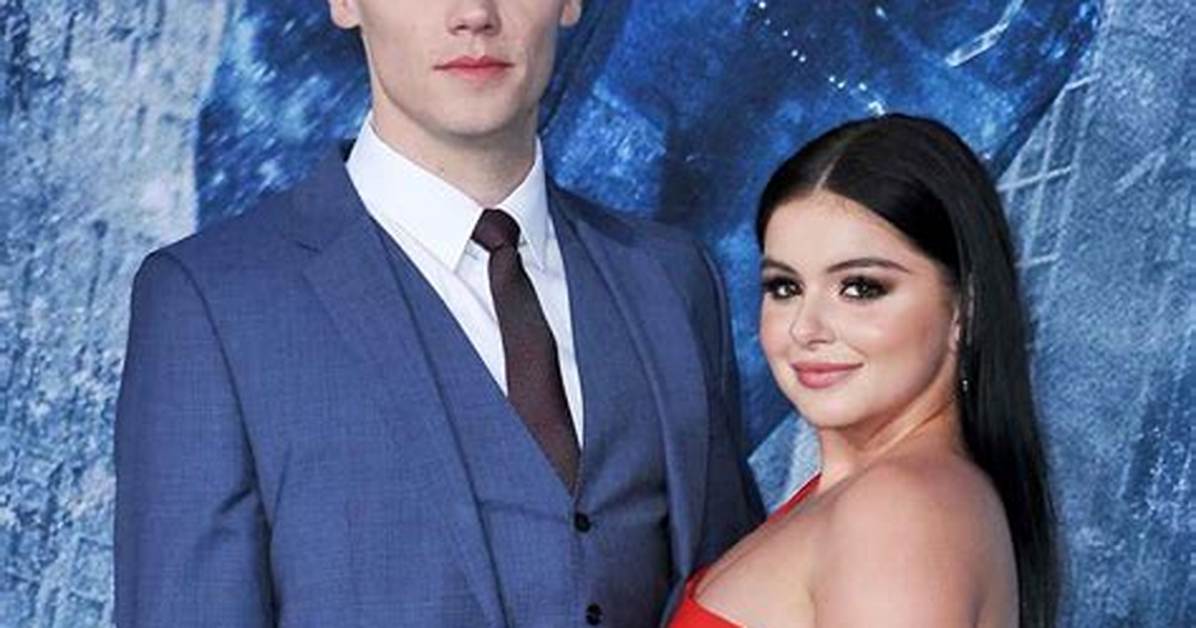 Ariel Winter Lounges Poolside with Bf Levi Meaden & Looks Better Than Ever in Blue Bikini — Pic
