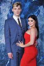 Ariel Winter Lounges Poolside with Bf Levi Meaden & Looks Better Than Ever in Blue Bikini — Pic