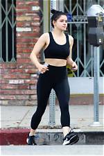 Ariel Winter Rocks Sports Bra & Leggings out After Levi Meaden Split – Hollywood Life