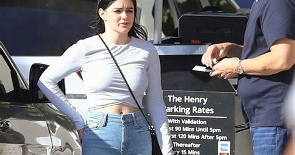 Ariel Winter’s Abs in Gray Crop Top & Skinny Jeans – Pics – Hollywood Life