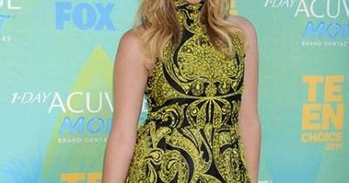 Ashley Benson Height, Weight, Age, Bio, Boyfriend, Net Worth