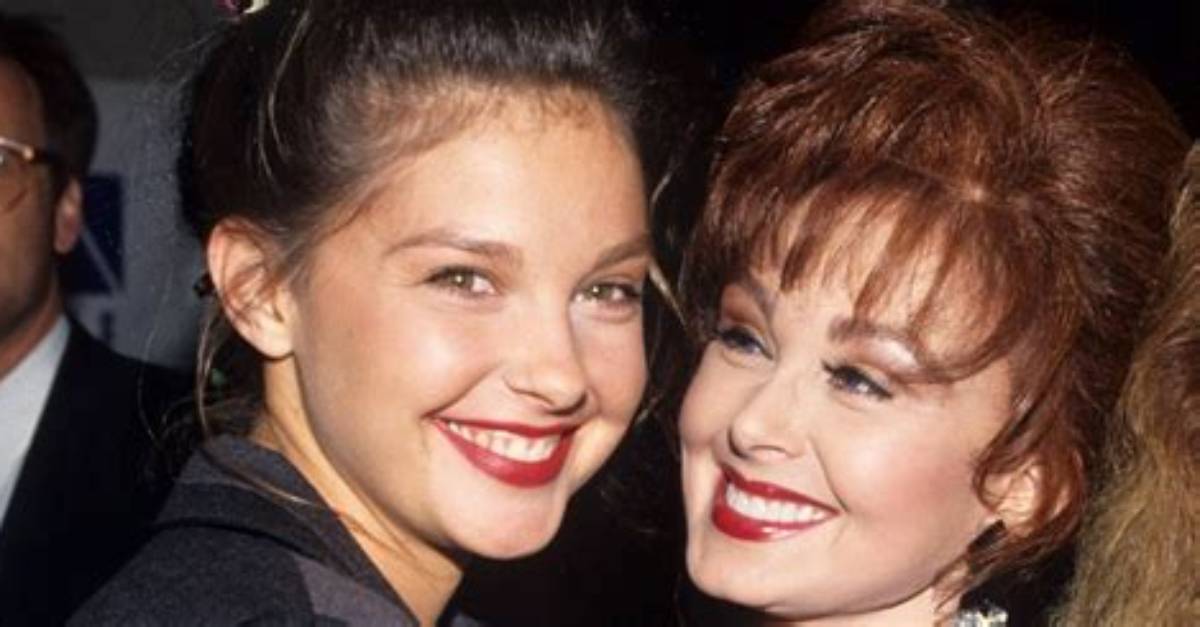 Ashley Judd’s Last Words to Mom Naomi Judd After Her Death by Suicide – Hollywood Life