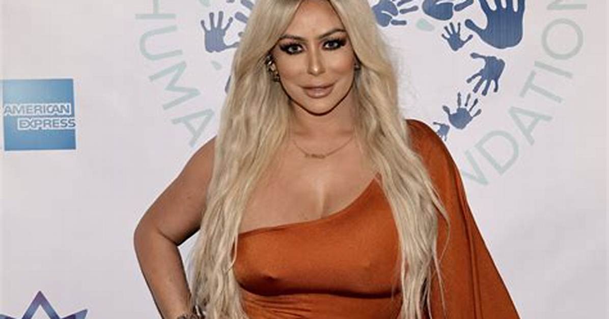 Aubrey O’day Poses in Blue Swimsuit in New Video: Watch – Hollywood Life