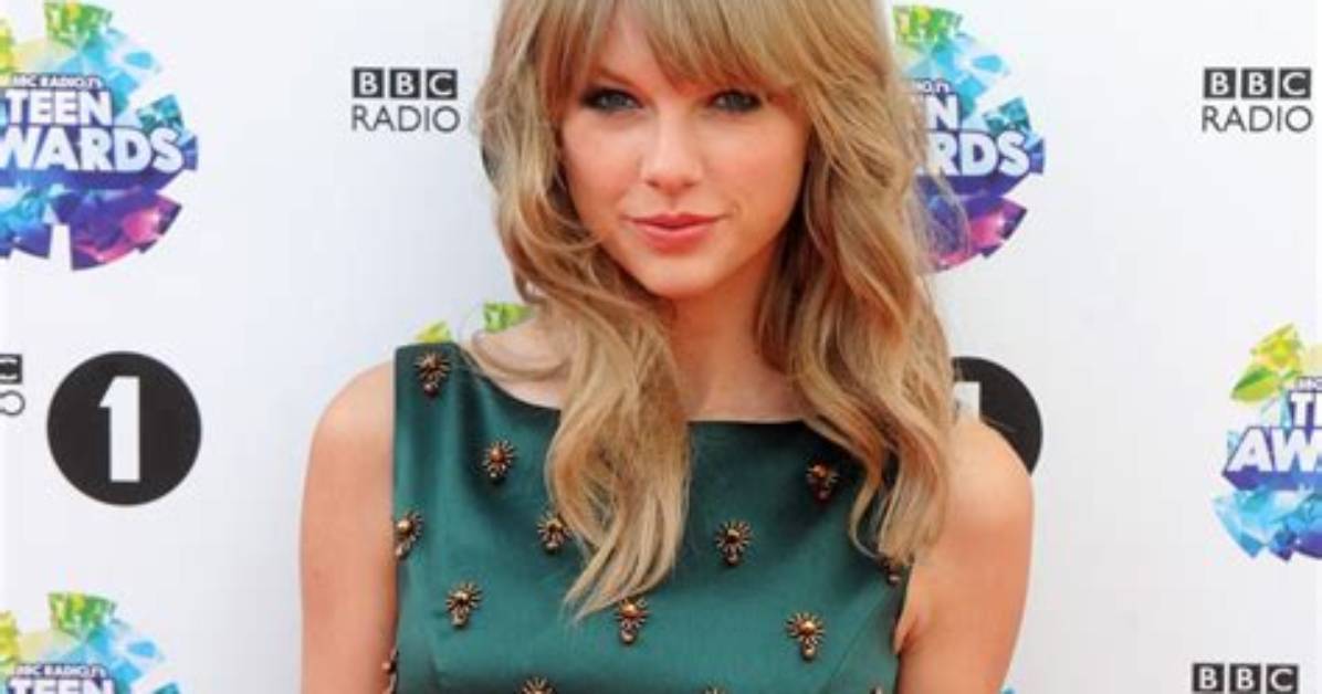 Bbc Radio 1 Teen Awards — Red Carpet & Performance Pics