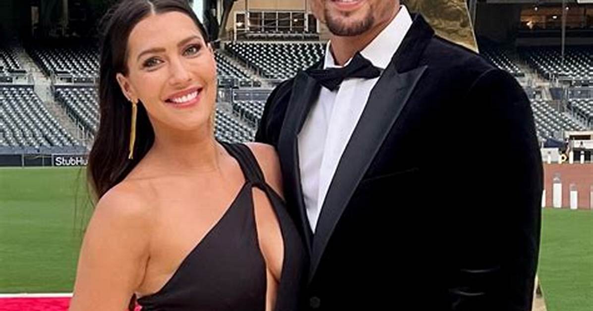 Becca Kufrin & Thomas Jacobs Go on Date on ‘Bachelor in Paradise’ – Hollywood Life