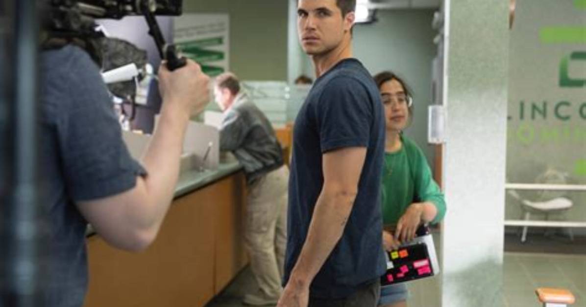 Behind the Scenes with Robbie Amell – Hollywood Life
