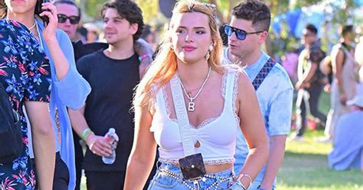 Bella Thorne Rocks Daisy Dukes & Crop Top at Coachella: Pics – Hollywood Life