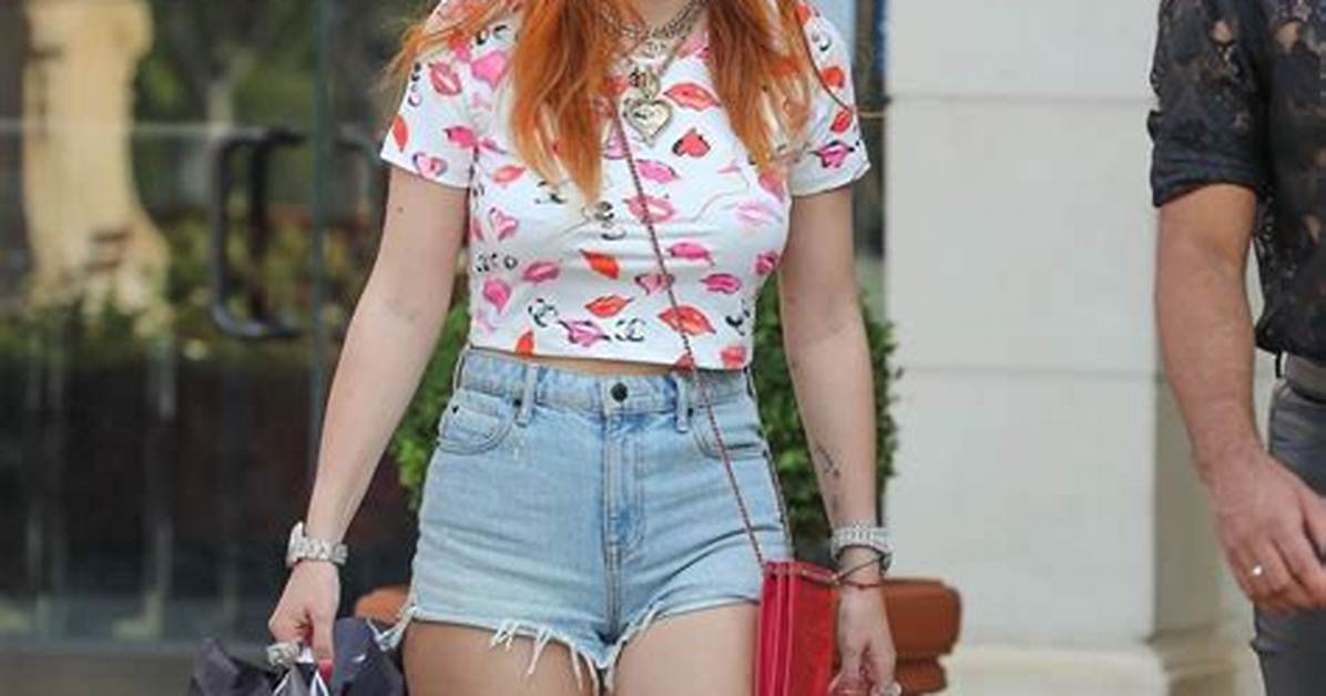 Bella Thorne Rocks Jean Shorts in New Pic & Contemplates Hair Makeover – Hollywood Life