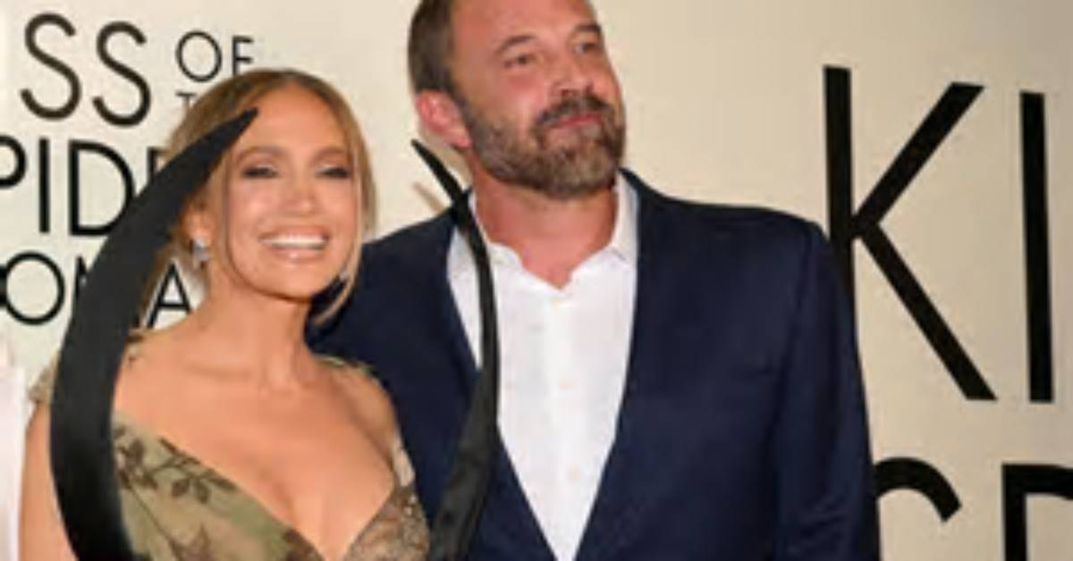Ben Affleck & Jennifer Lopez Cuddle in Bed in ‘Marry Me’ Music Video – Hollywood Life