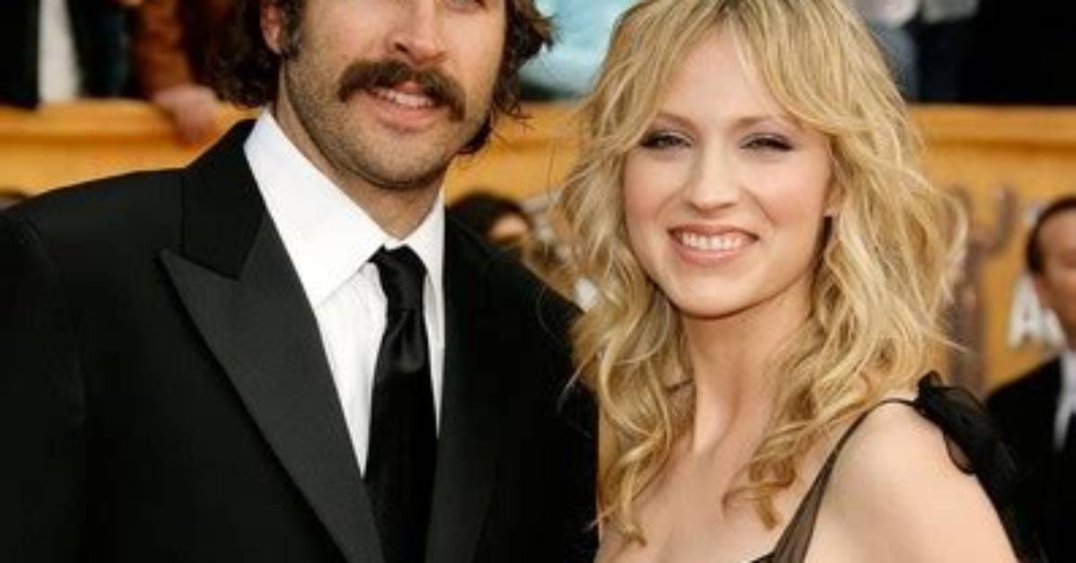 Beth Riesgraf: Dating, Net Worth, Tattoos, Smoking & Body Measurements