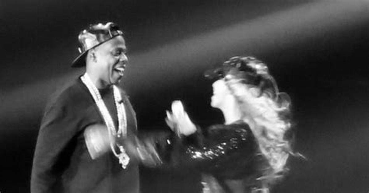 Beyonc%C3%A9 Kisses Jay Z Hand While Having 150. Jpg