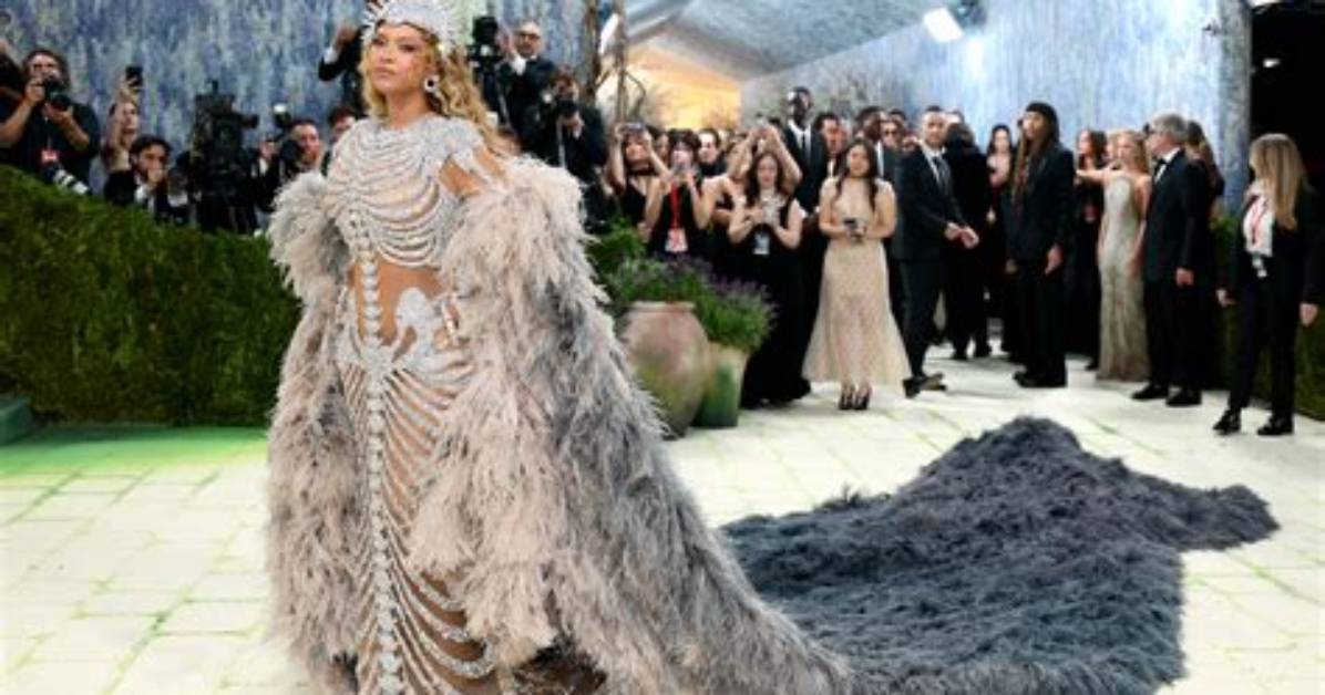 Beyonce Met Gala Looks Through the Year's: Photos – Hollywood Life