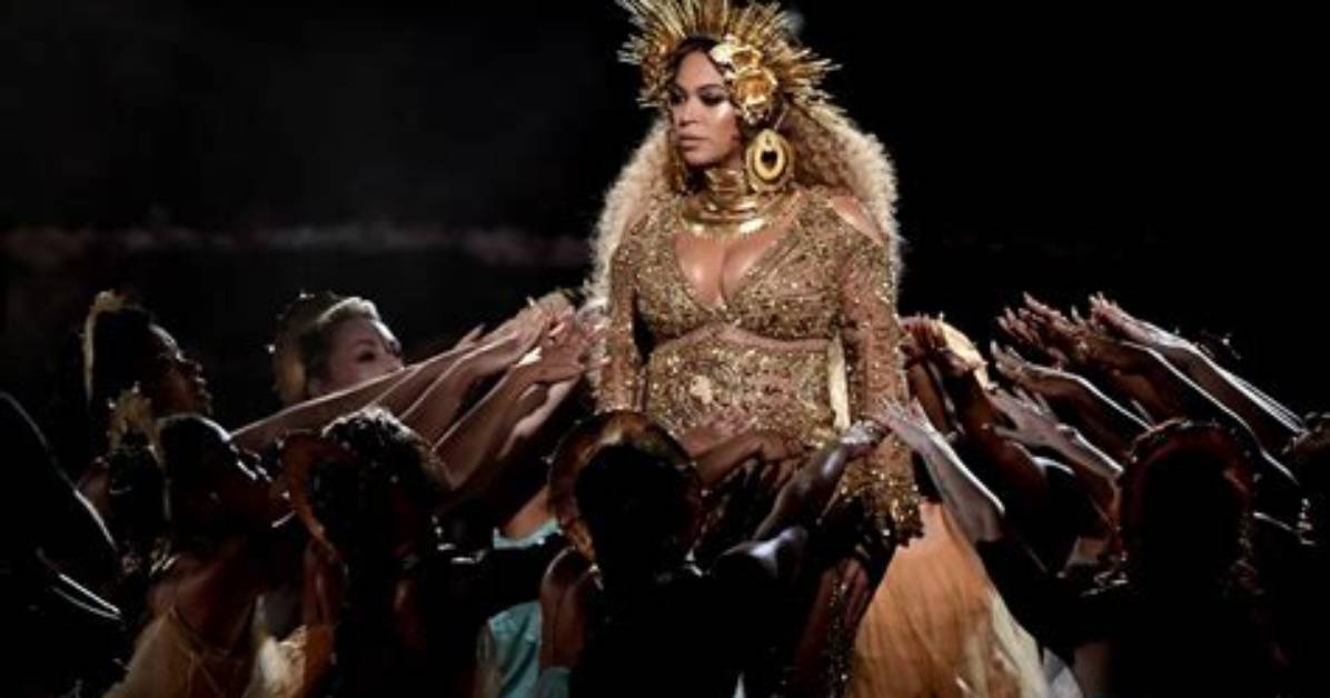 Beyonce’s Performance at 2017 Grammys — Pics