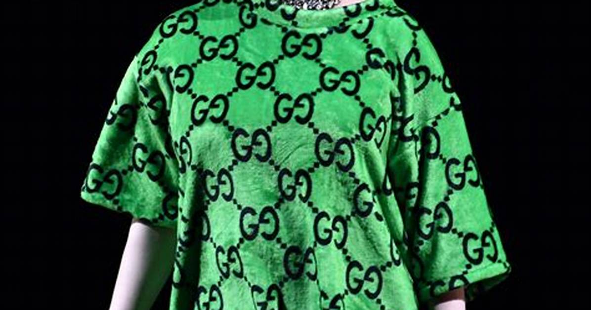 Billie Eilish Rocks Green Outfit in Photo with Matching Hair & Shoes – Hollywood Life