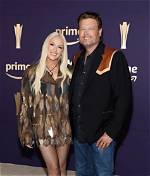 Blake Shelton & Gwen Stefani: He Loves Getting Red Lipstick Marks from Kissing Her