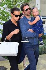 Bradley Cooper & Irina Shayk Hold Daughter Lea’s Hand in Nyc: Photos – Hollywood Life