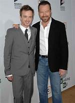 ‘Breaking Bad’ Stars Aaron Paul & Bryan Cranston in Bed Together – Pic – Hollywood Life
