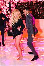 Britney Spears Bares Butt in Thong Underwear in Instagram Video, Photo – Hollywood Life