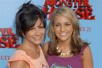 Britney Spears’ Mom Lynne Defends Daughter Jamie Lynn from Negative Comments