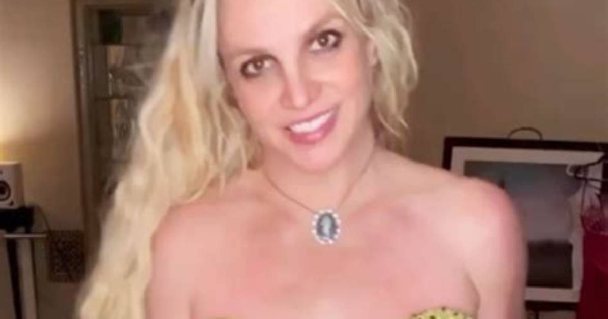 Britney Spears Sweats in Green Mini Dress: Video – Hollywood Life