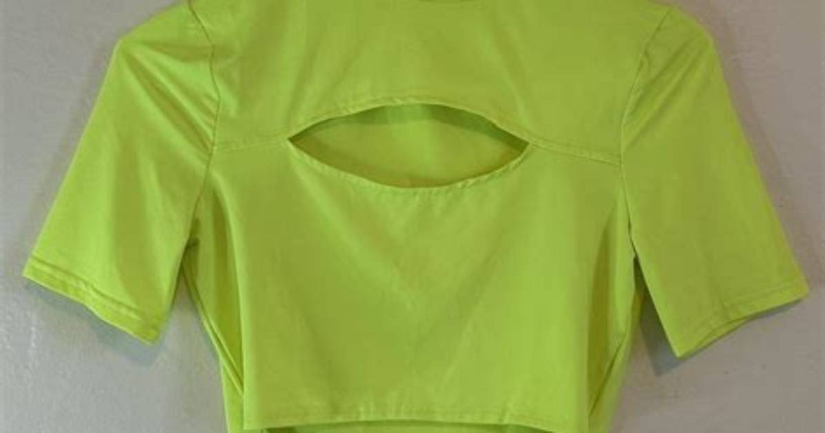 Camila Cabello’s Neon Green Crop Top & Slit Skirt in Paris: Photos – Hollywood Life