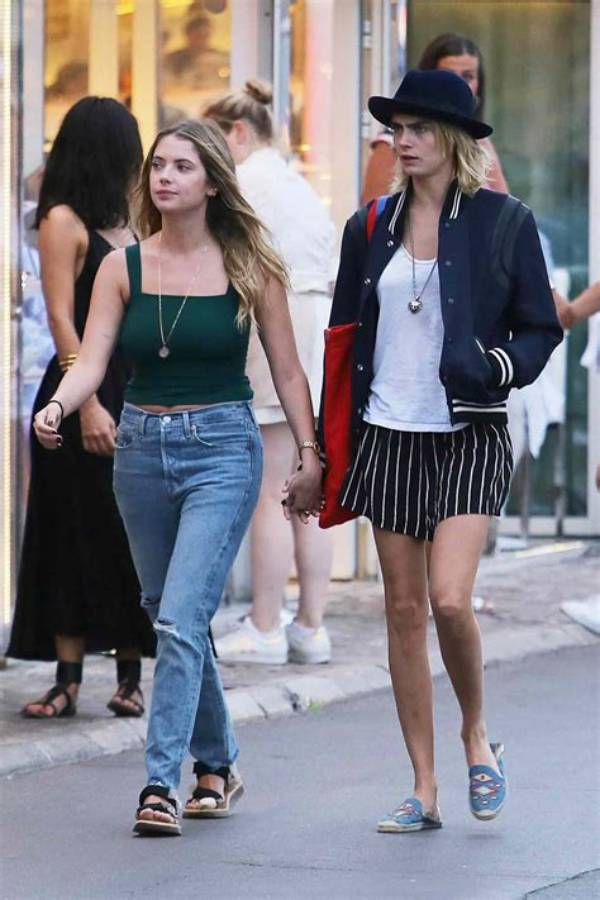 Cara Delevingne & Ashley Benson Not Married Despite Report – Hollywood Life