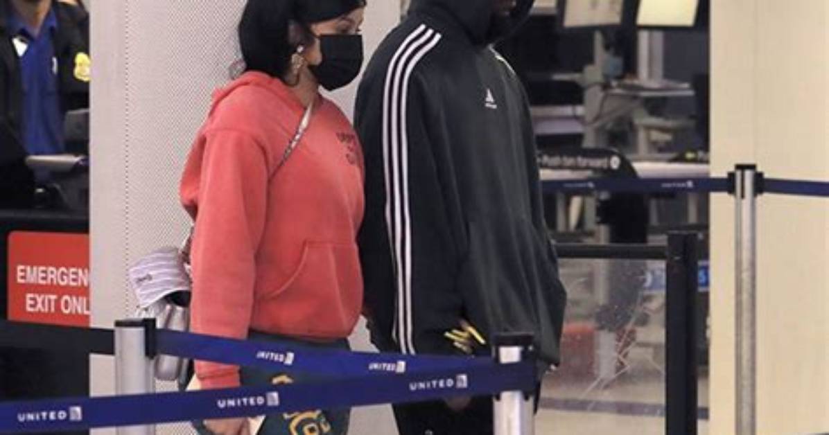 Cardi B Comforts Offset at Airport Weeks After Takeoff’s Death: Photos – Hollywood Life