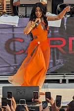 Cardi B Throws Microphone at Fan: Watch – Hollywood Life