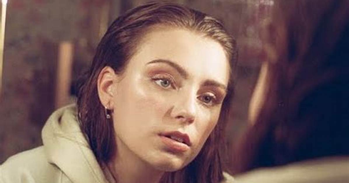 Carys Gets ‘Beautifully Nostalgic’ in Her Childhood Home in Her Haunting Video for ‘No More’