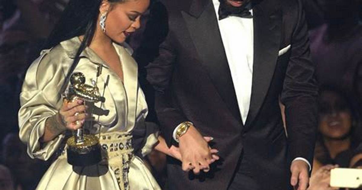 Celeb Kisses More Awkward Than Rihanna & Drake’s Vma Kiss — Pics