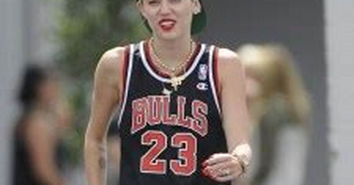 Celebrities in Basketball Jerseys – Pics of Miley Cyrus & More – Hollywood Life